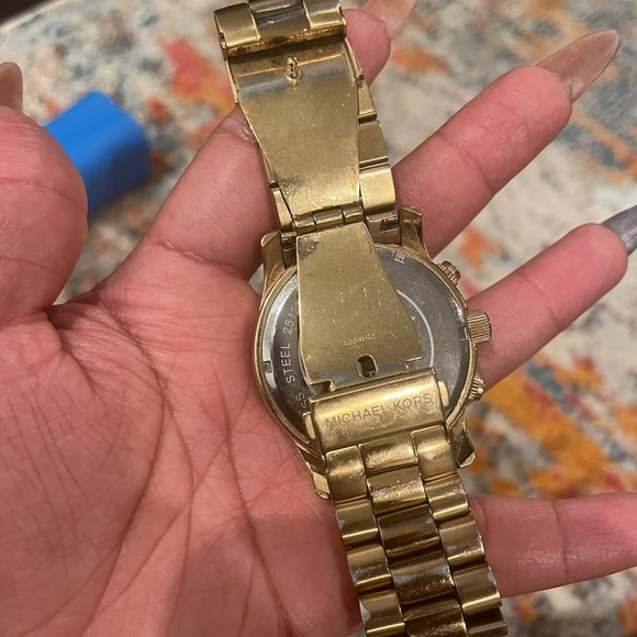 Authentic- Michael Kors Oversized Runway Gold-Tone Watch - Picture 5 of 11